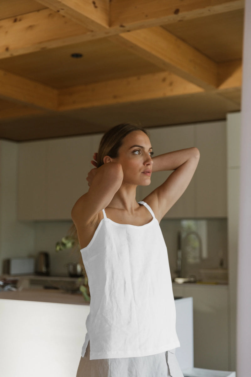 Short linen nightie with spaghetti straps “Maida” optical white