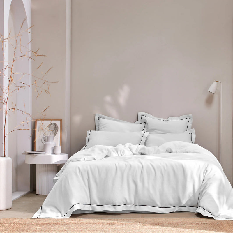 Bourdon border linen duvet cover white