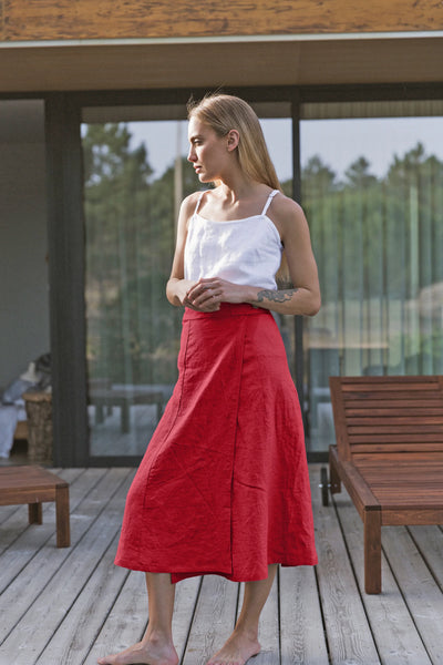 Casual long flared skirt in burgundy linen