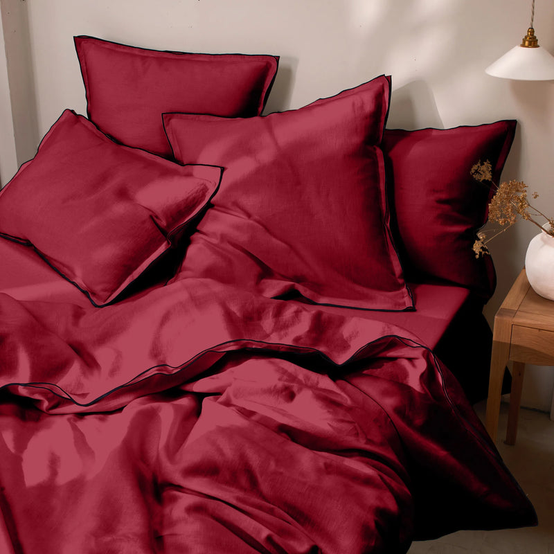 Bourdon Edge burgundy set of Pillowcases 