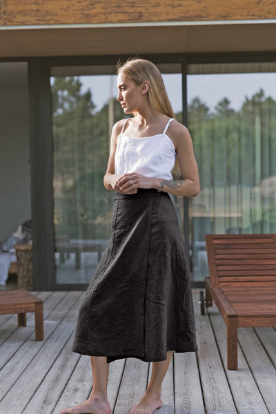 Casual long flared skirt in black linen