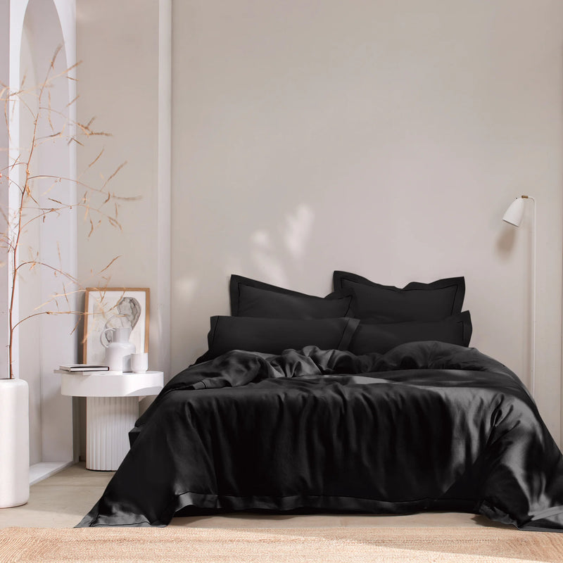 Bourdon border linen duvet cover black