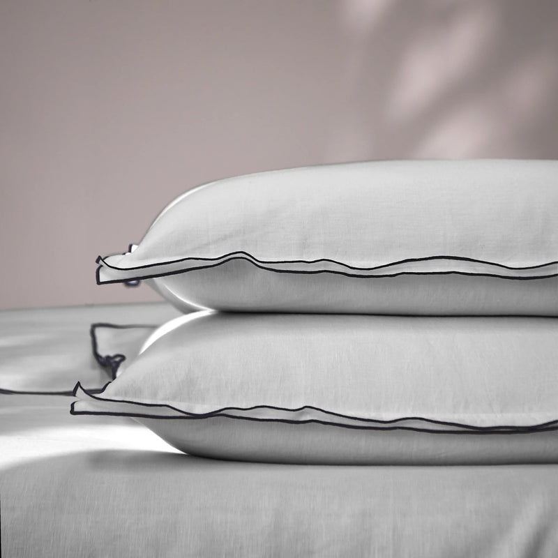 Bourdon Edge light grey set of Pillowcases