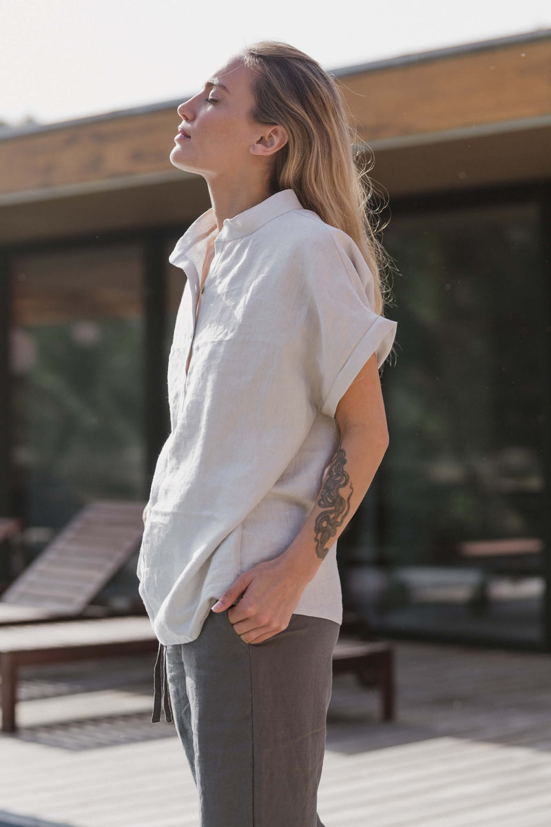 Linen blouse with short sleeves 